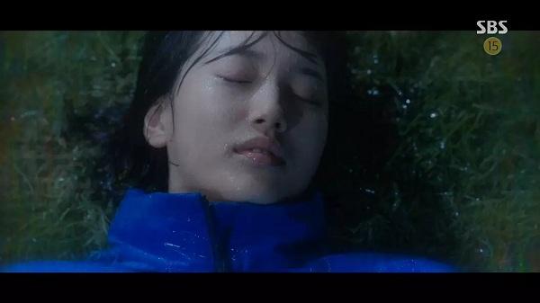 所以女主坚信她预见未来的梦是绝对真实且无法被改变的.