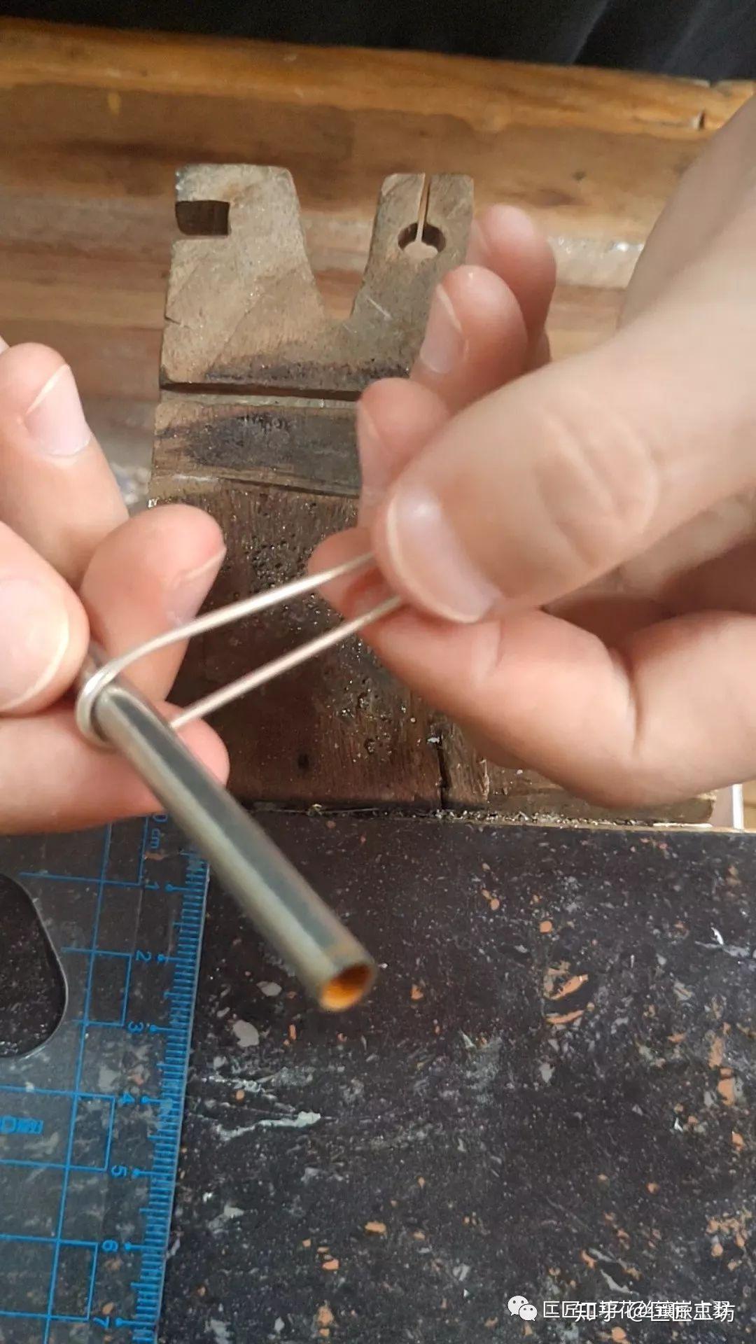 用水口钳把多余的剪掉14.焊接15.明矾酸洗16.砂纸打磨17.