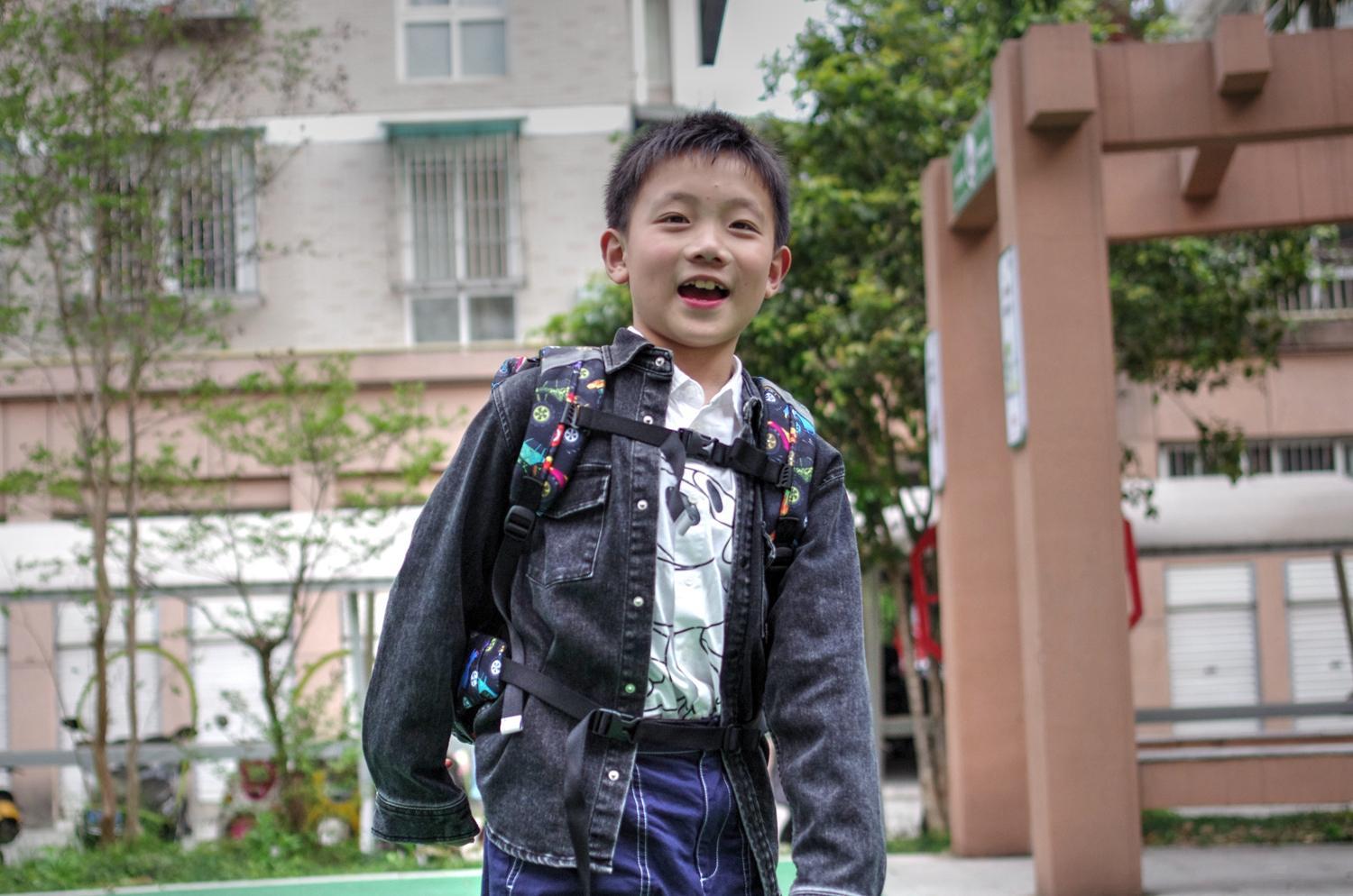 如何给孩子挑一款合适的护脊书包小学生书包怎么选