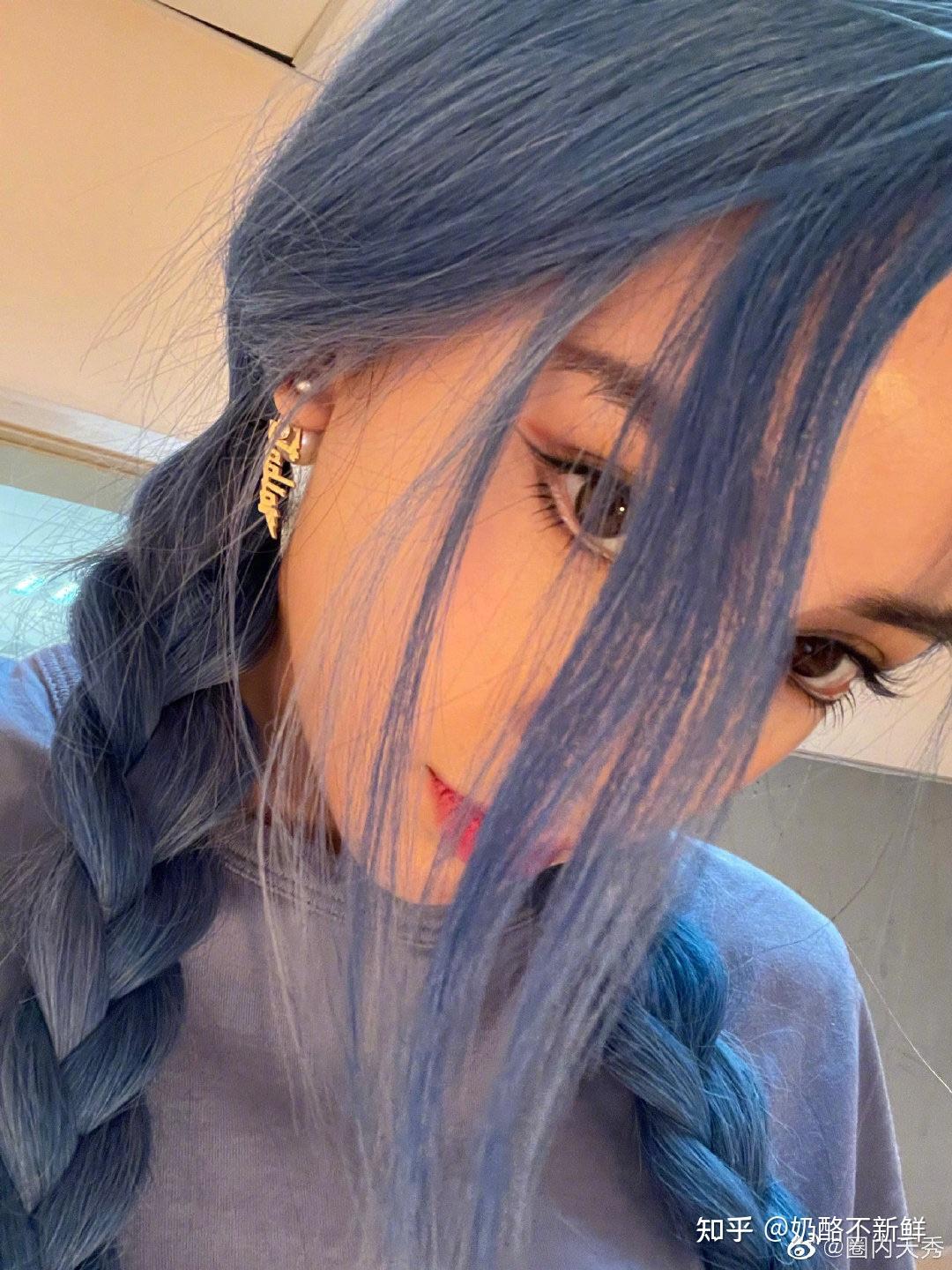 这个夏天就染baby同款蓝色头发