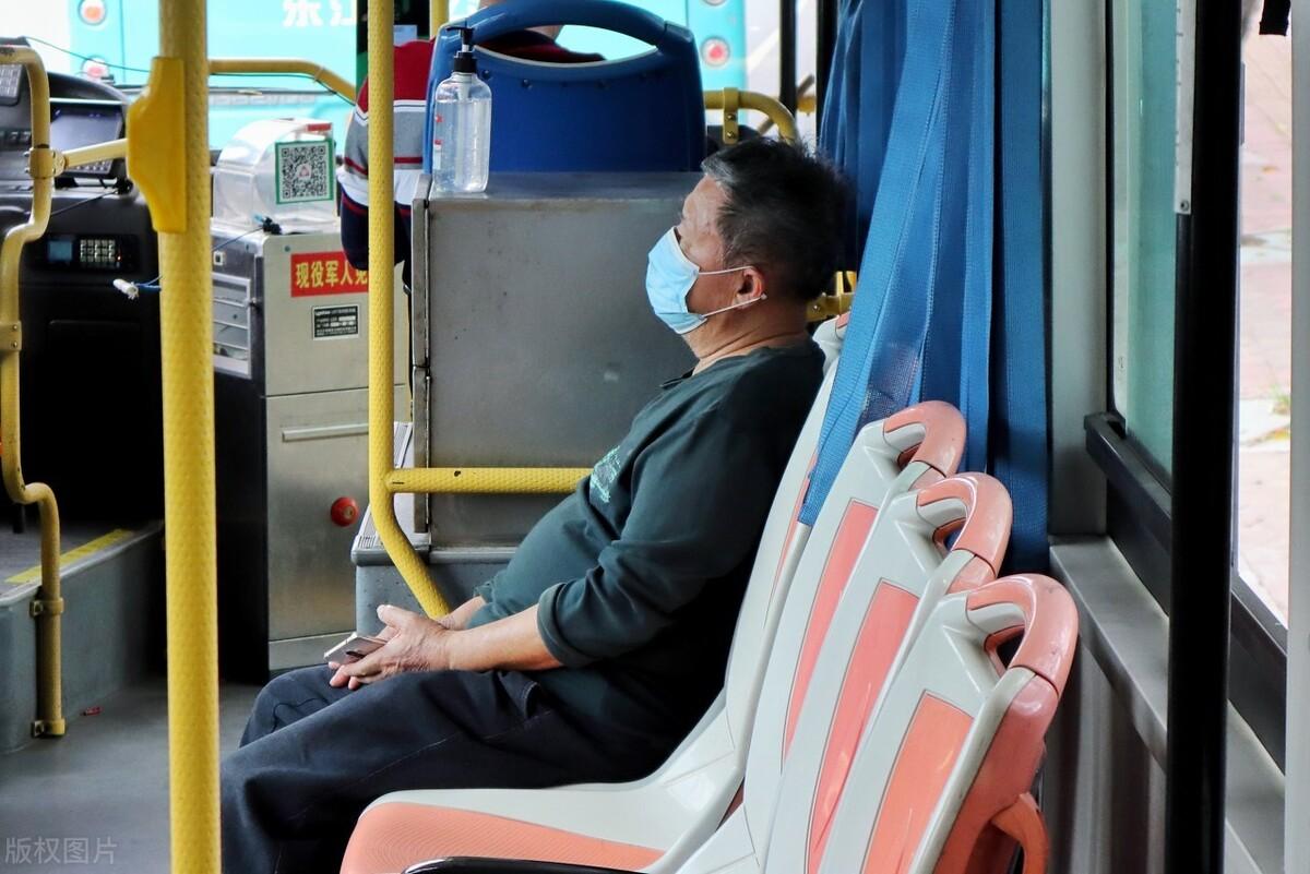 星医百1人乘公交车致13人感染jama子刊揭示公交车上乘客间新冠病毒