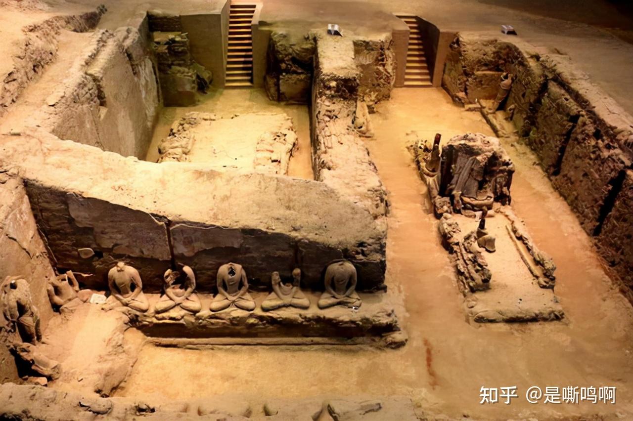 局保护了起来,发掘了一小部分发现,那原来是高昌回鹘王的皇家寺院遗址