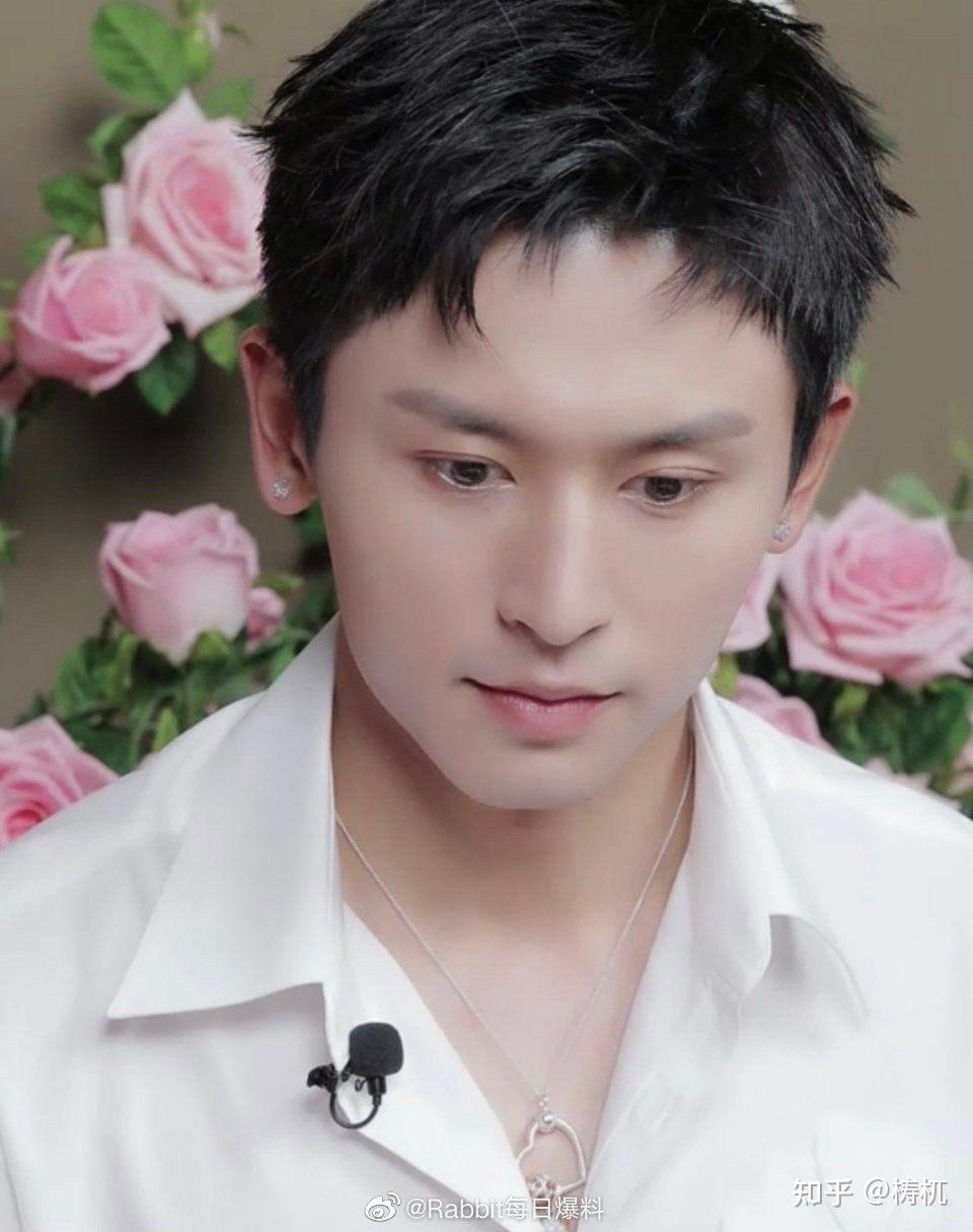 张哲瀚直播截图皮肤状态可真好啊