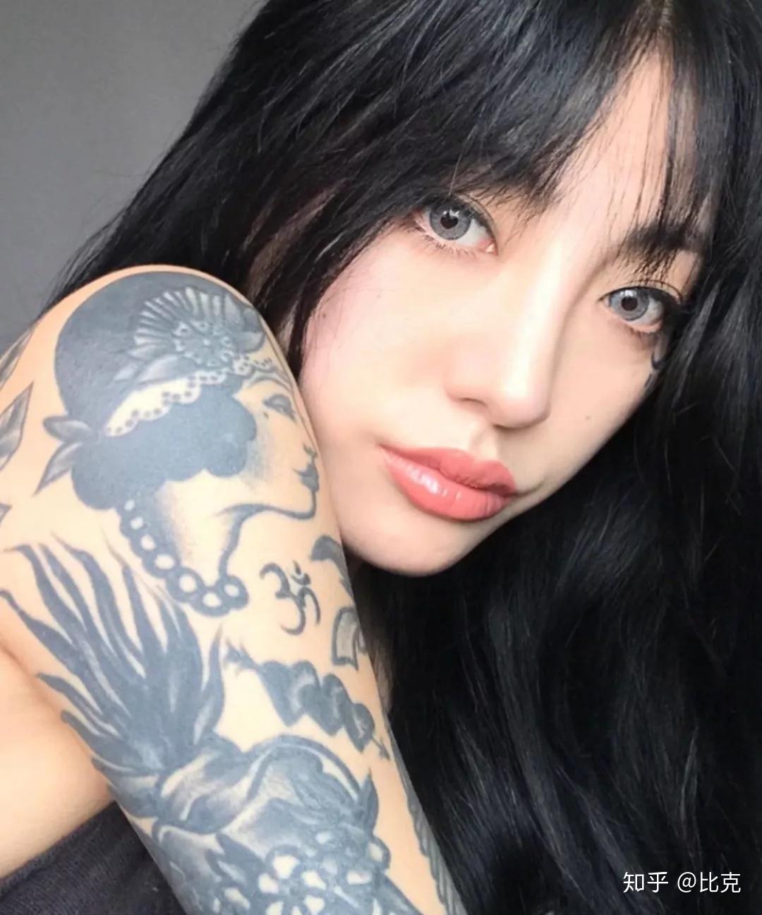 韩国个性美女纹身师Nini，粗线条复古美式风格让人好心动！