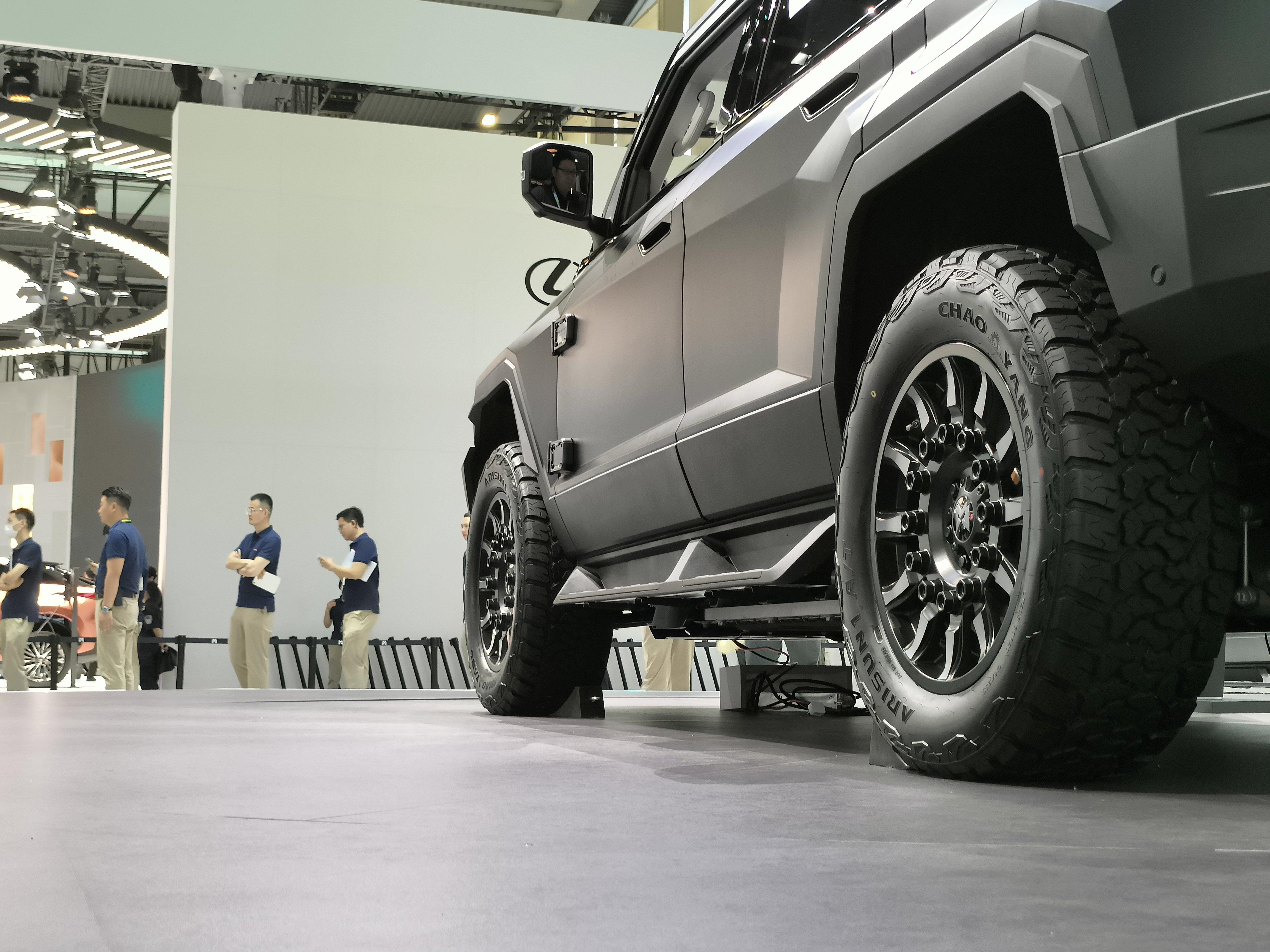 军改民越野车!这新车要做中国悍马 四电机都是小儿科? - 知乎