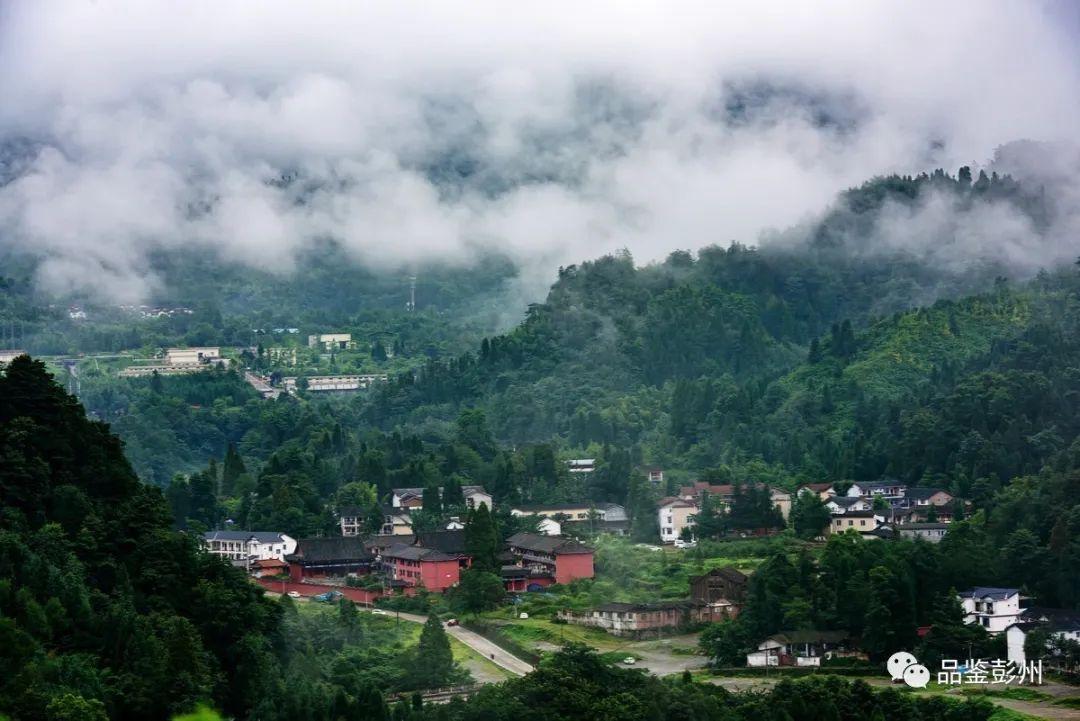 村与杨坪村合并成为了龙门山镇的龙源村名字虽改但美景依旧中坝的众多