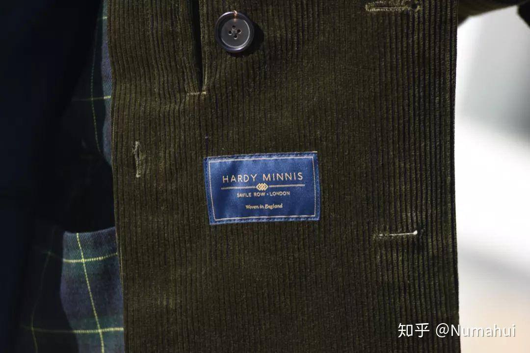 著名面料商john g hardy和j&j minnis合并创立,隶属于huddersfield