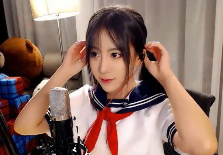呆妹儿5套最成功的cos,旗袍装颠覆形象,学生装让人想起初恋