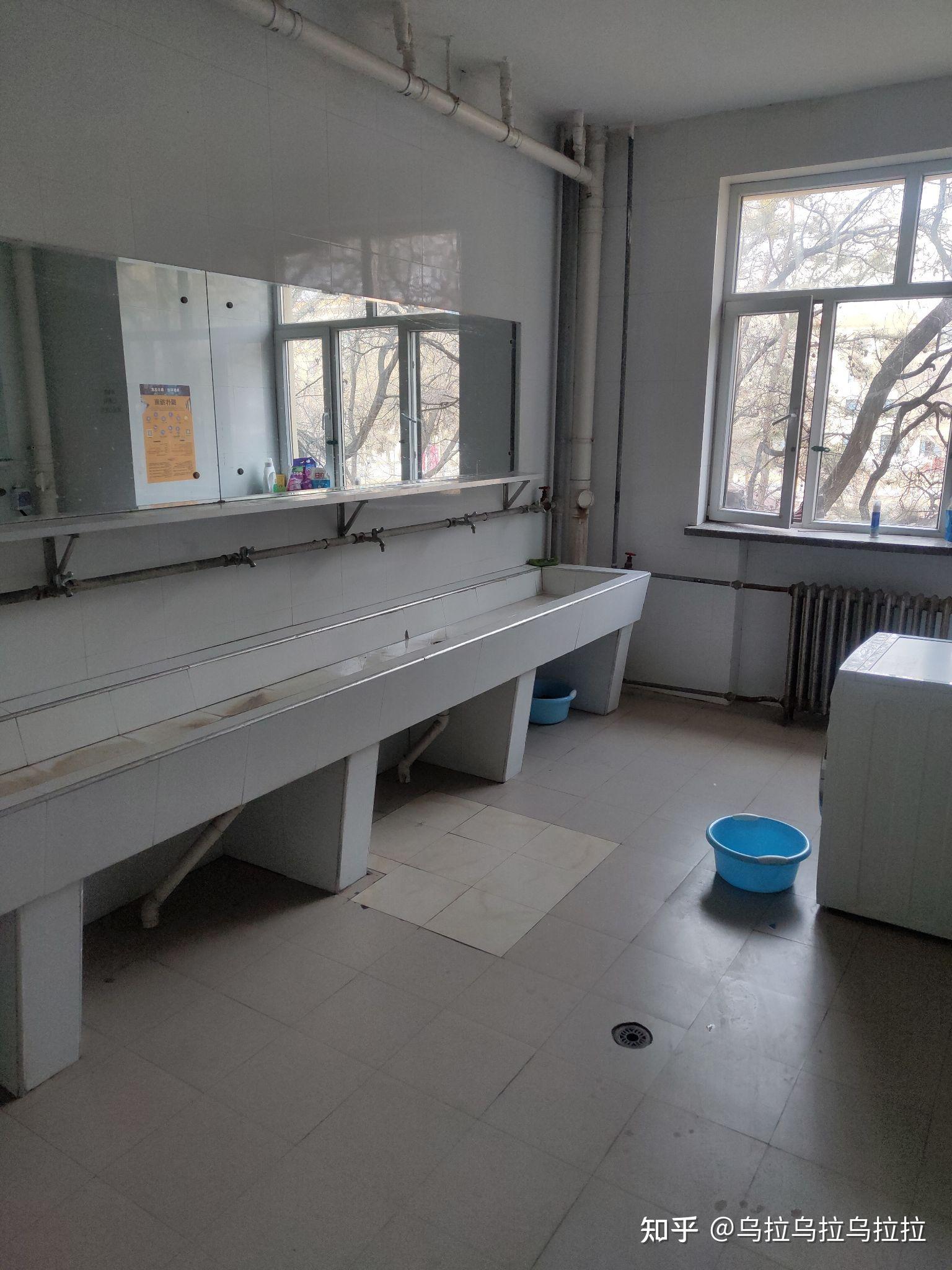 青海民族大学的宿舍楼厕所有多dirty