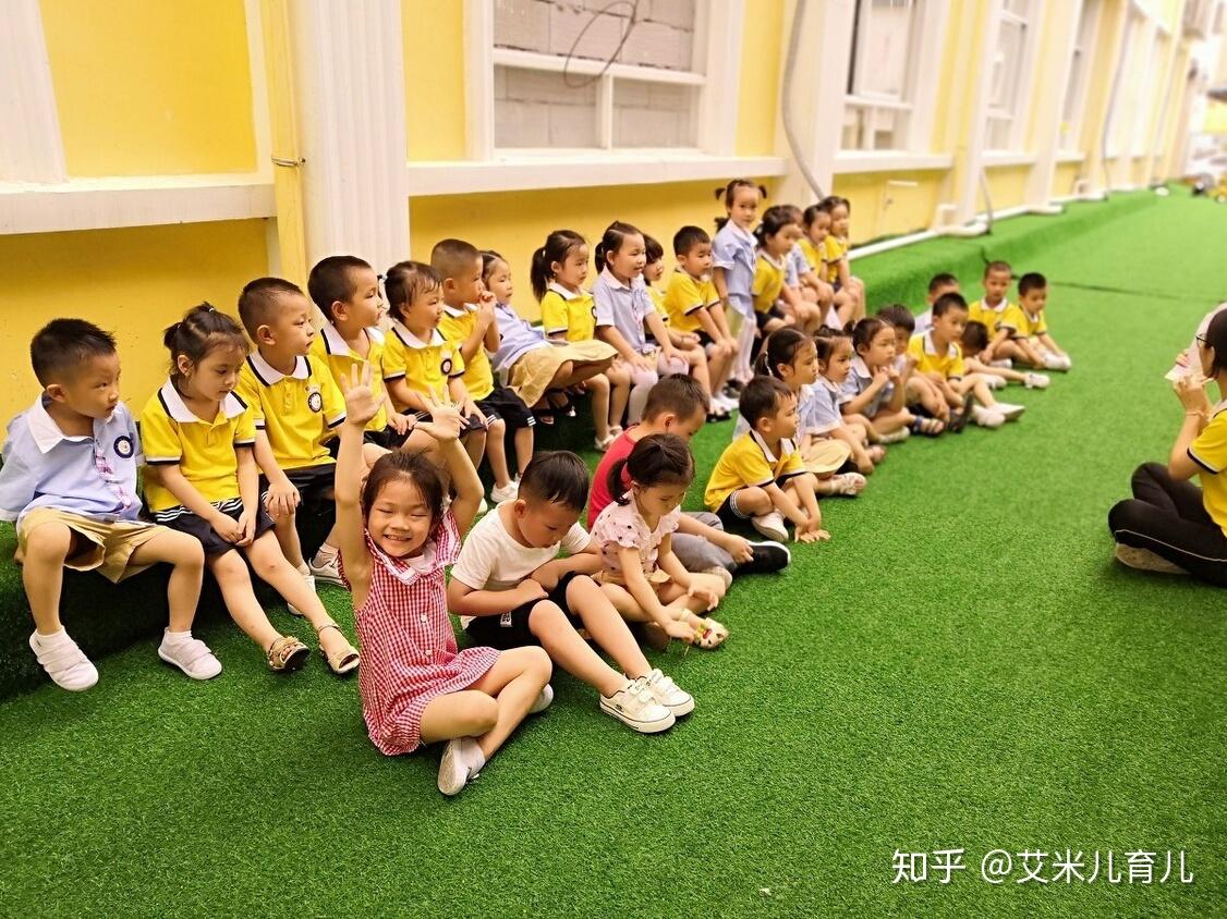 幼儿园3岁半孩子为得全勤奖冒雪上学路上半小时冻到眉毛结冰