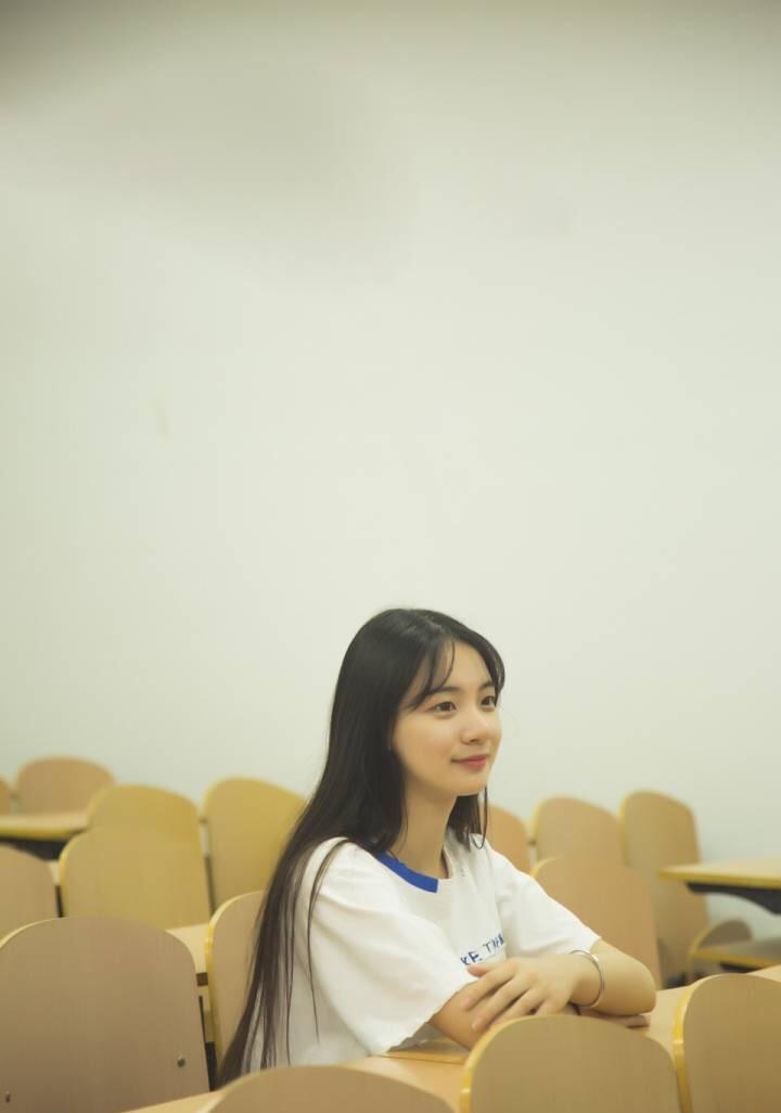 杭州美女语文老师写600页总结爆红网络