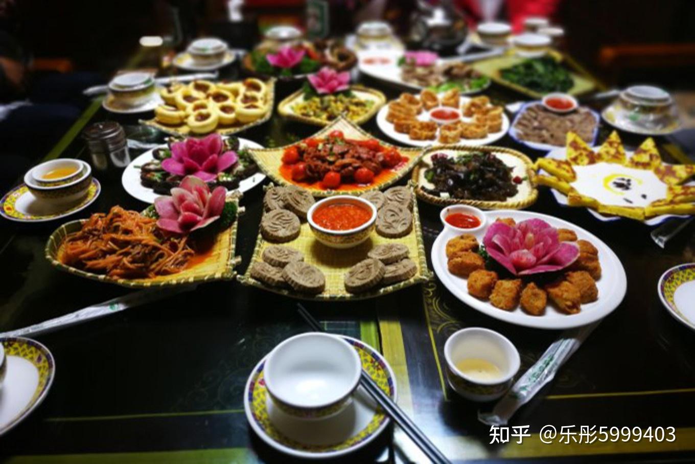 拉萨的美食小吃非常丰富,藏族人的美食很独特,很多外地而来的游客