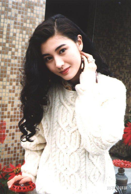 李嘉欣让人印象最深刻的就是早年和刘德华演的《黑马王子》,也拍过