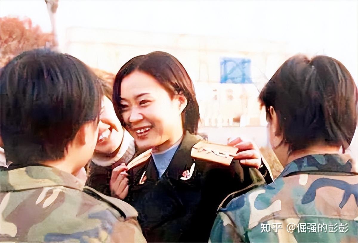 我国“第一警花”:训练20年奖章无数,已是大校警衔,却嫁给保安 - 知乎