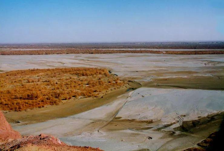 是盛产玉石的宝地,和田玉石更是驰名中外,自古玉之"贵重者尽出于阗"