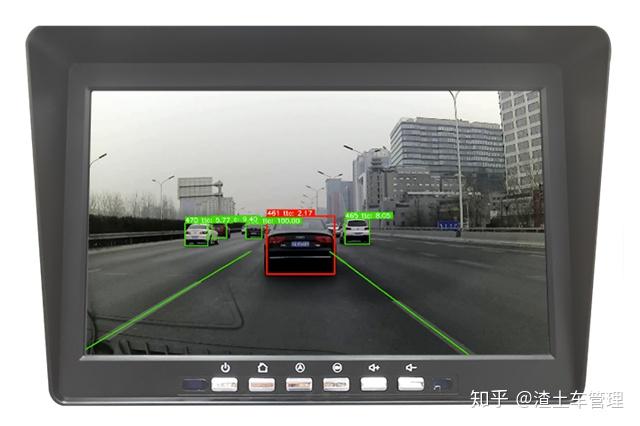 工程车辆的两种右侧盲区摄像头对比,你觉得哪款好?