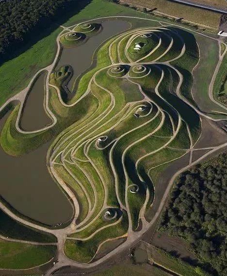 微地形在景观设计作品集中的营造手法