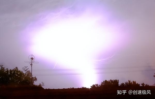 深入解析:探秘球状闪电的形成原因,为何被俗称为“滚地雷”? - 知乎