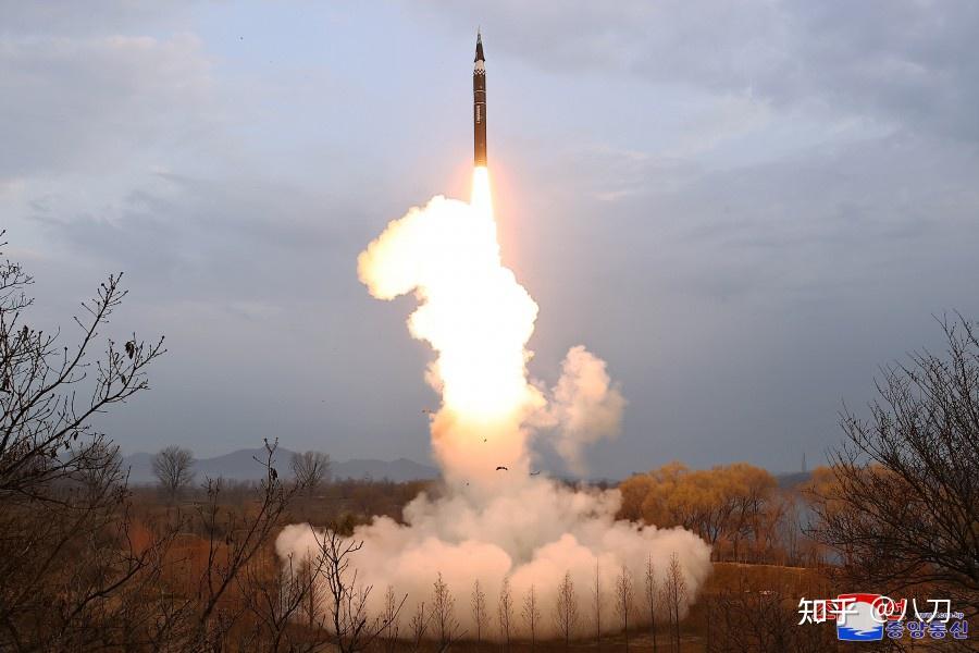 朝鲜成功试射新型导弹图片