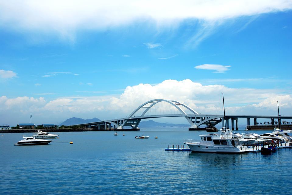 路骑行,投奔夏日迷人海岸,三三两两,吹海风,尝海水,拥大海,踩沙踏浪