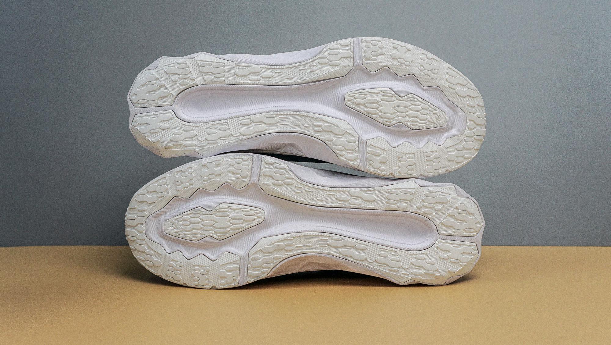 asics亚瑟士研究所一鞋一科技全新ffblast中底材质赋予