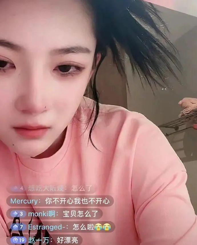 直播哭诉的法克儿两个人的道路从分手那天起就注定走