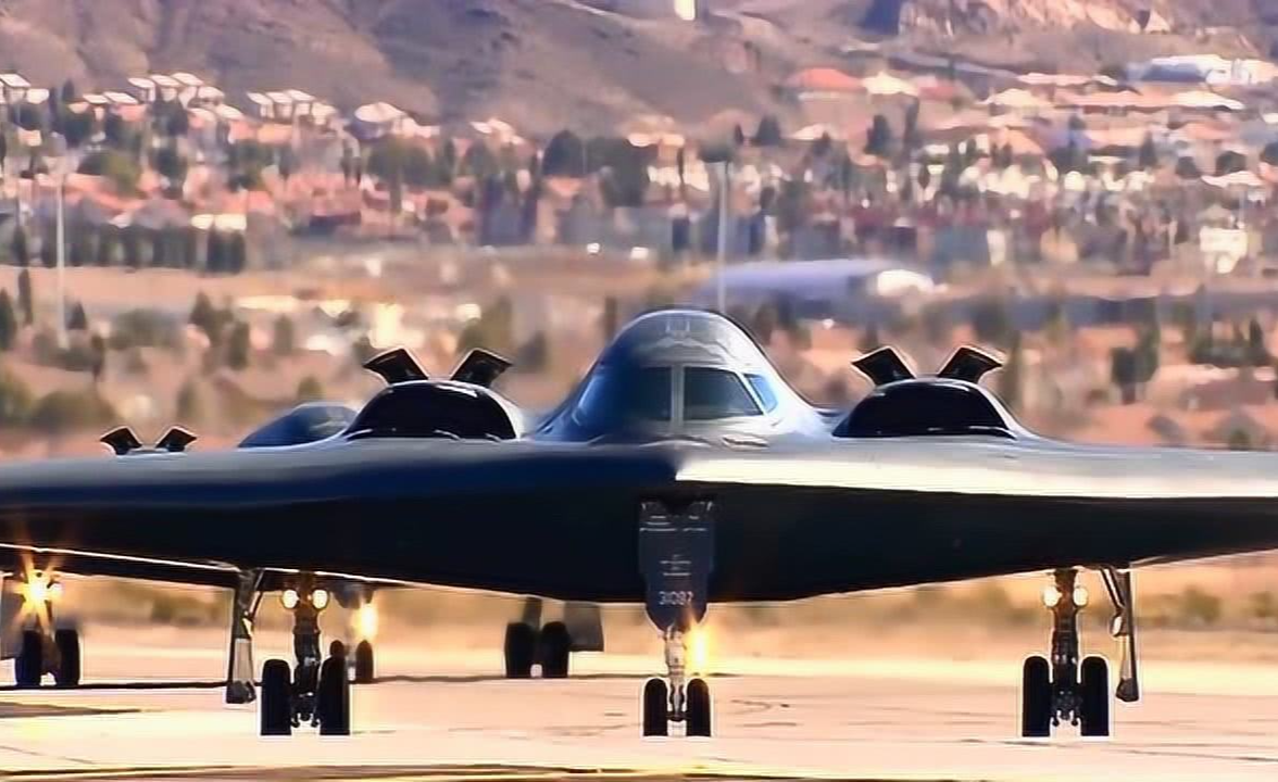 史上最贵的军用飞机b2幽灵隐身轰炸机