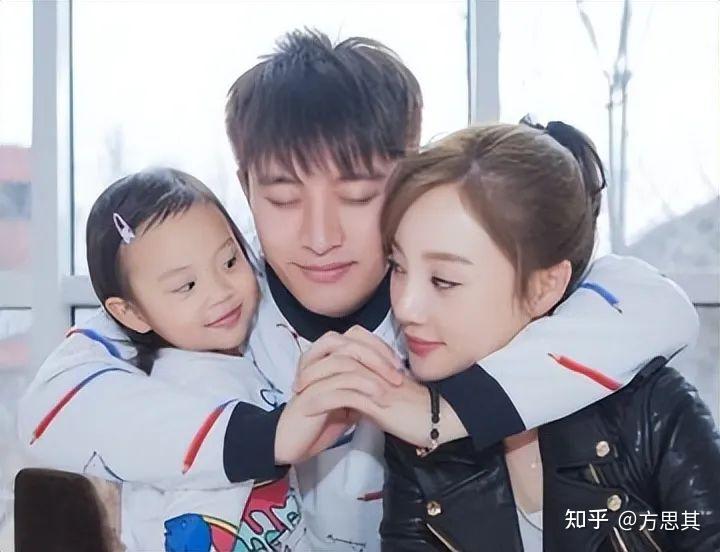 贾乃亮恋情官宣新女友女主身影似旧前妻李小璐深夜独白释怀等你4年