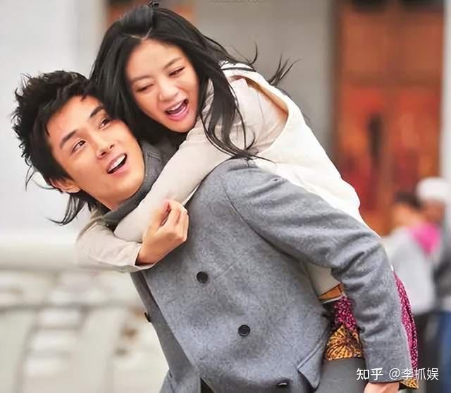 安以轩的前男友们还是比较多的,戚薇的老公李承铉当年就跟安以轩谈过.