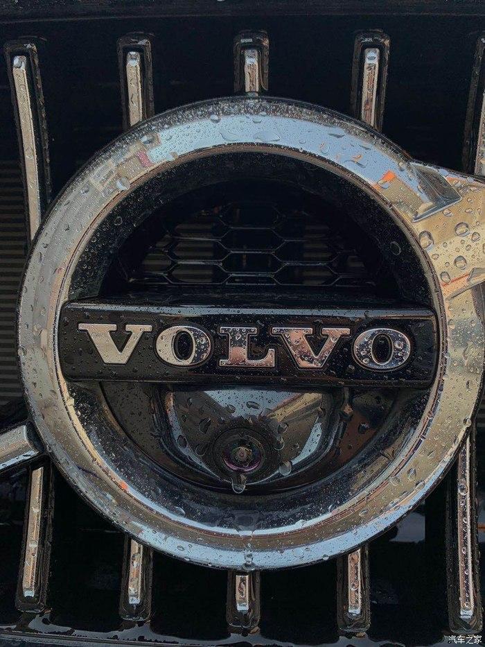 360全景影像,竟然藏在车标里,这个设计还是挺有心机的.