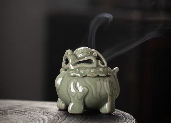 香道好物推荐：耀州窑青釉狻猊香炉，用传统工艺尽显陶艺作品- 知乎