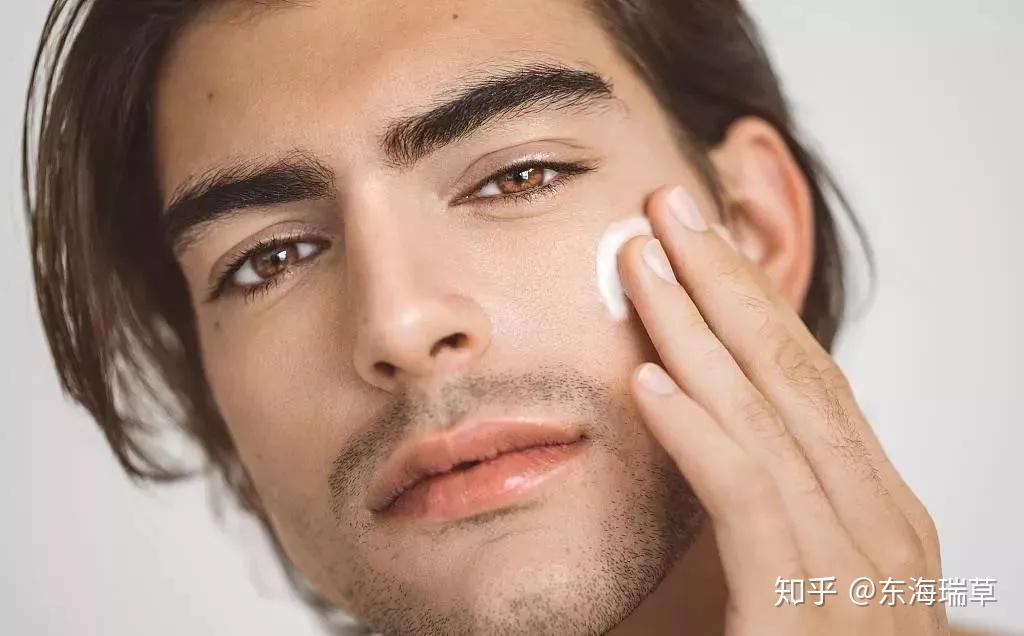 男人怎么保养皮肤才能更好 v2-c4396f746bf0cd122ae366de59e51403_r.jpg