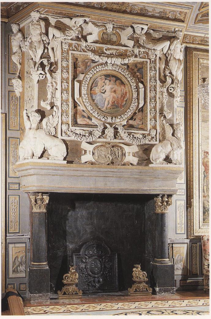 历史上每一个时代的壁炉都会产生一种或多种显著的样式:文艺复兴式