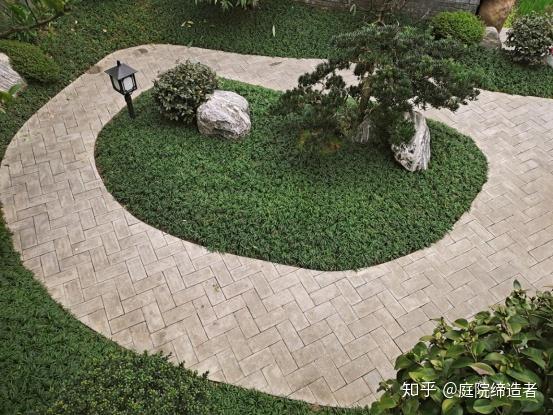 型:庭院硬景,地形及建筑轮廓,奠定了庭院型的基础.