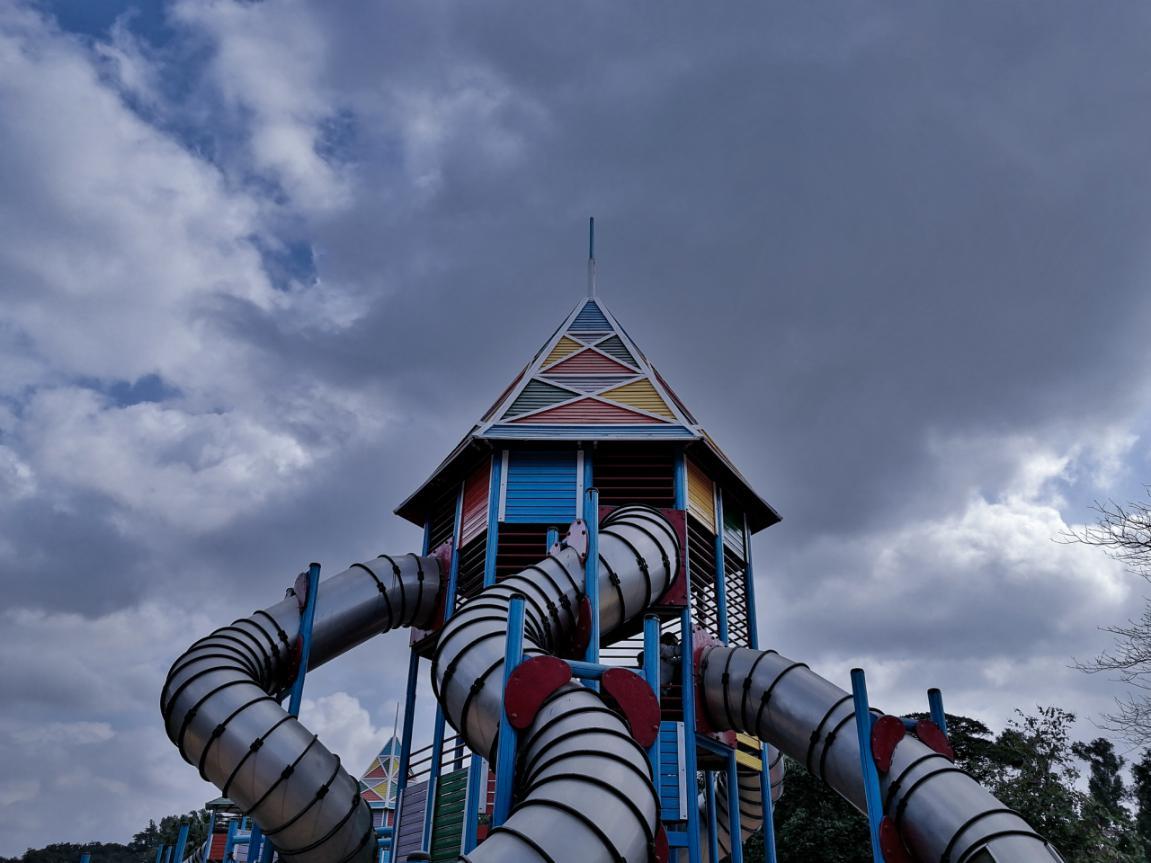 荒凉之下在深处