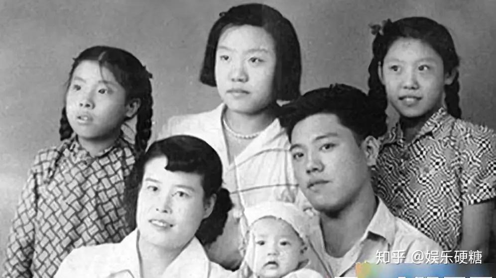 以师门论,她叫单田芳的母亲"师姑".