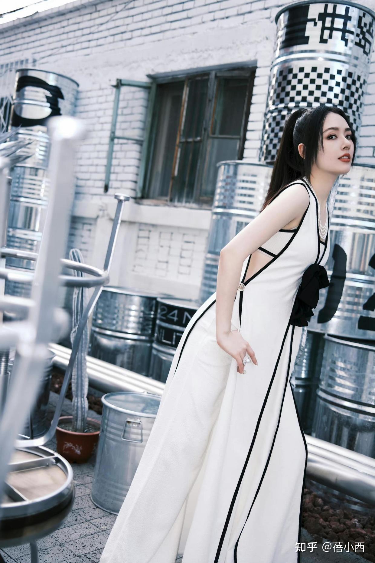 "向太儿媳郭碧婷"又美出圈了,穿蕾丝连衣裙,美得像个公主 - 知乎