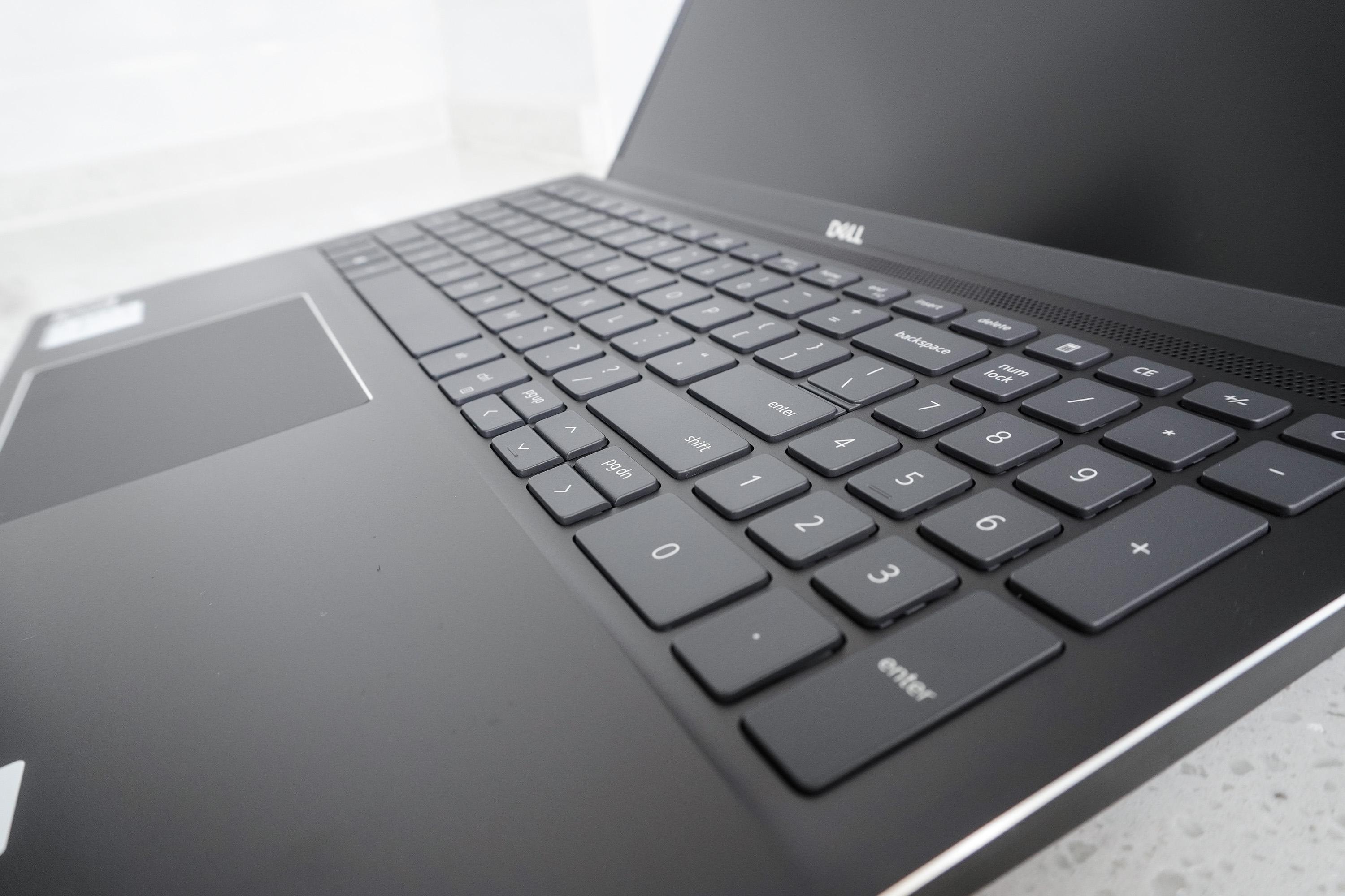 低调的西装暴徒戴尔灵越70007500