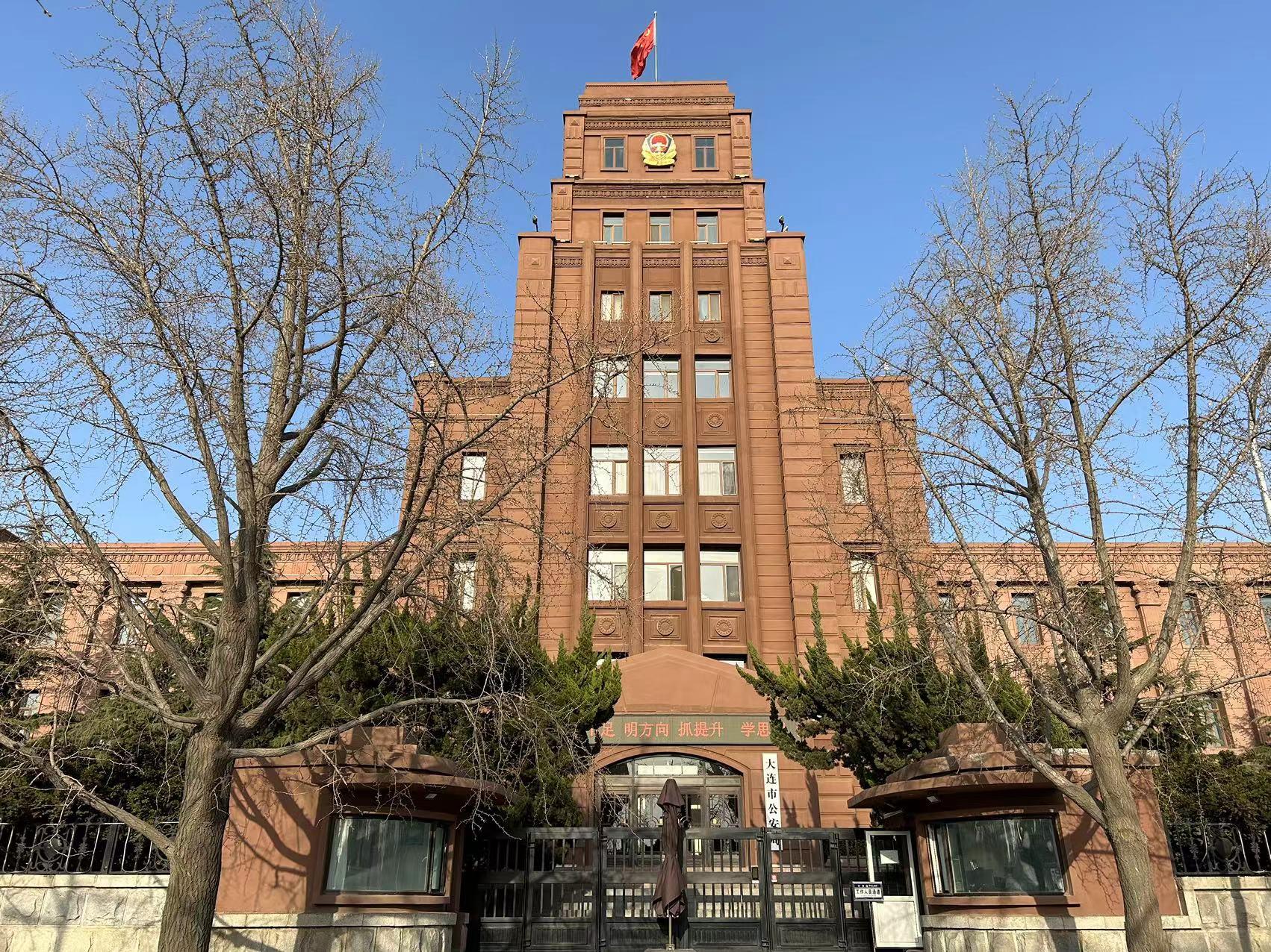 【辽东游记】大连-人民广场——流芳倩影女骑警,送爽金风旅客忙