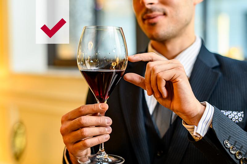 餐桌礼仪│葡萄酒与香槟的正确倒酒姿势 - 知乎
