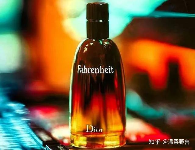迪奥 华氏温度dior fahrenheit香调:木质花香调前调:薰衣草 橘子 山楂