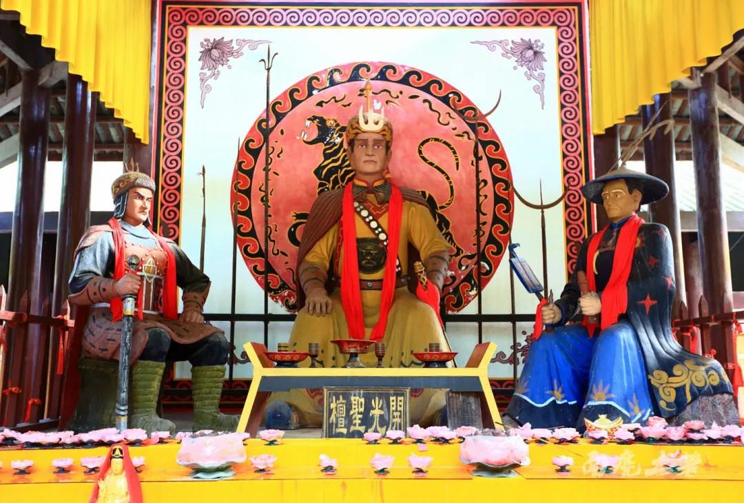 01马湖 55525154马湖是全国第三大高山深水湖位于雷波县城