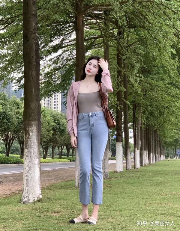 微胖的女生穿什么衣服好看?微胖女生夏天显瘦穿搭 - 知乎
