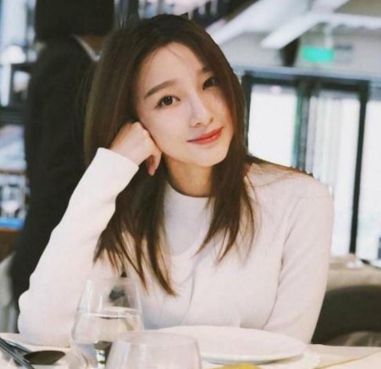 央视五大美女主持人 无论是脸蛋还是身材 总是那么闪耀 知乎