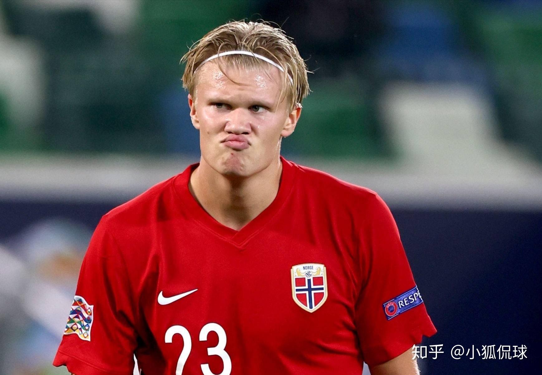 挪威这边几乎是明牌作战,哈兰德与索尔洛特两个平均身高194的顶级中锋