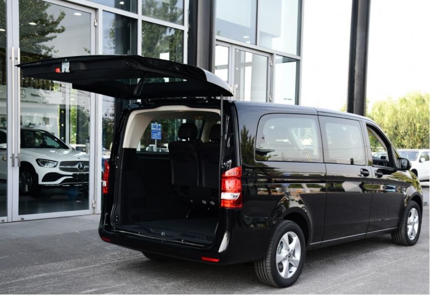 德国货拉拉摇身一变机场尊贵商务车