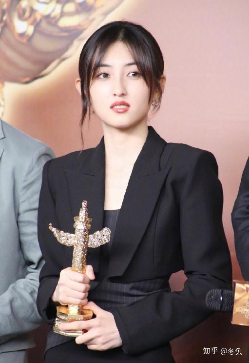 张子枫为何成了姬圈天菜最年轻的影后颜值怎么样可塑性超强的张子枫