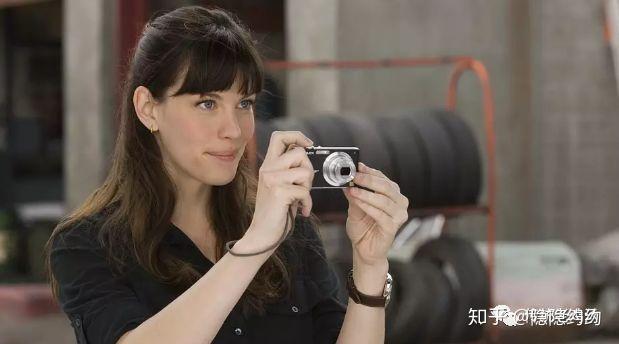 了你知道么)(感觉这个布朗斯基有美队的实力)班纳潜回美国,在前女友