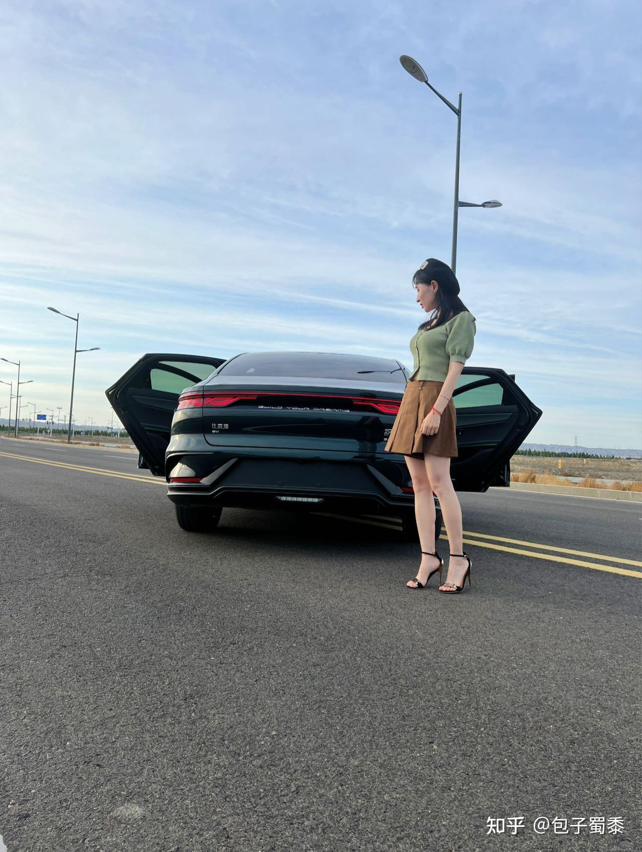 香车配美女,千山翠与女神夕阳下的剪影! - 知乎