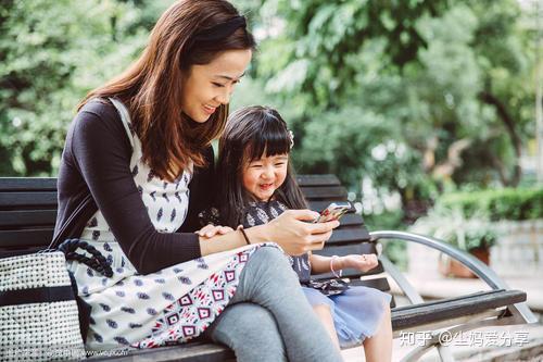 不少宝妈朋友也表示附和,自从生了孩子后,经济来源就彻底断掉了,过得